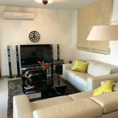 Marina View 11 ペイヤ